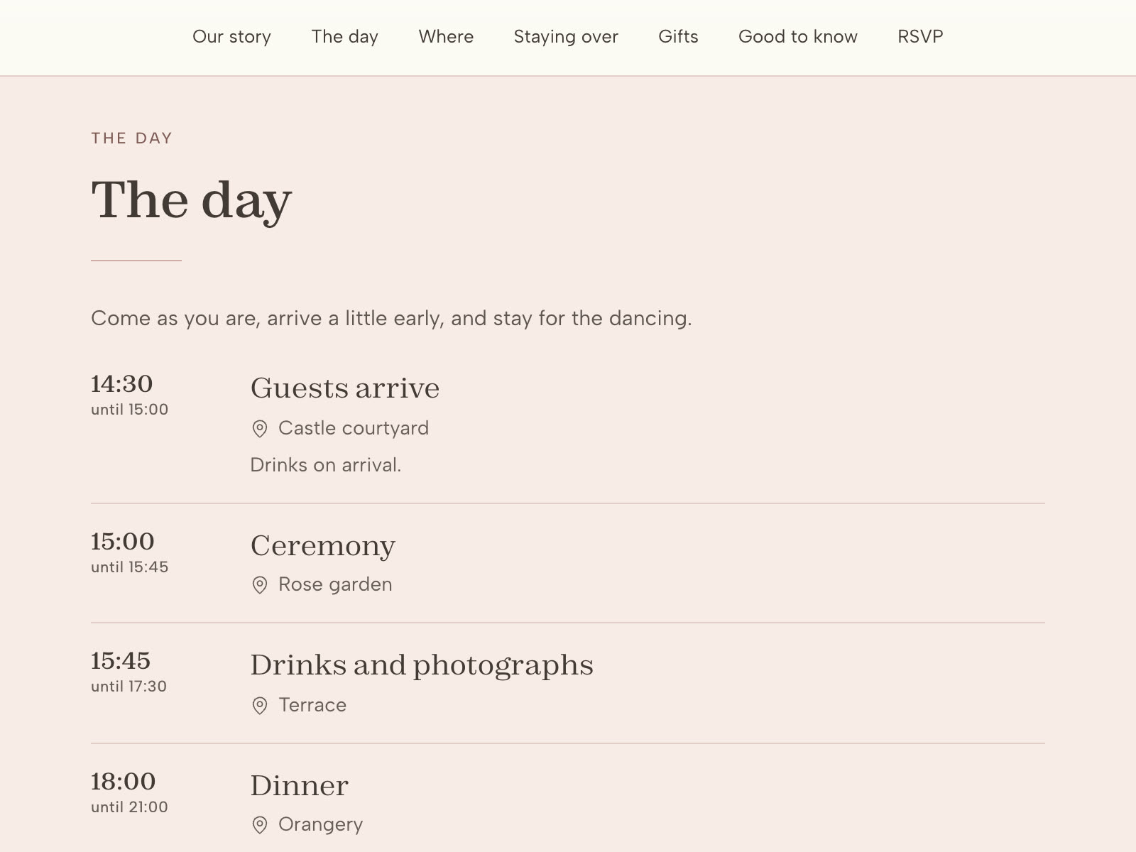 Anna and Tom's wedding site showing the day hour by hour: guests arrive at 14:30 in the castle courtyard, the ceremony at 15:00 in the rose garden, dinner at 18:00 in the orangery
